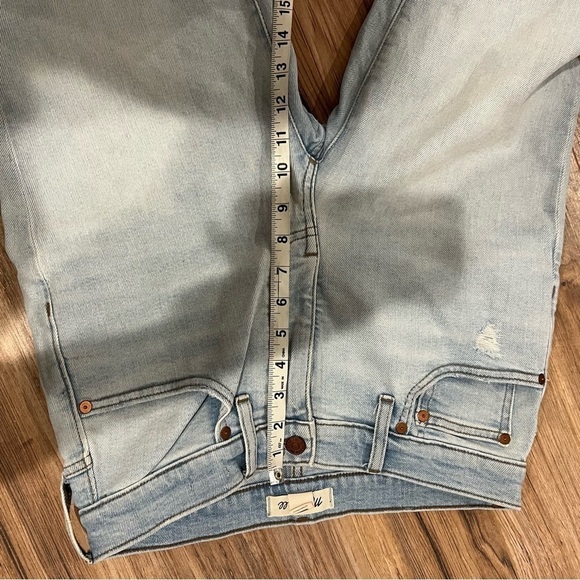 Madewell Mid-Rise Classic Straight Jeans in Wellingford Wash: Knee-Rip Edition - Picture 14 of 14